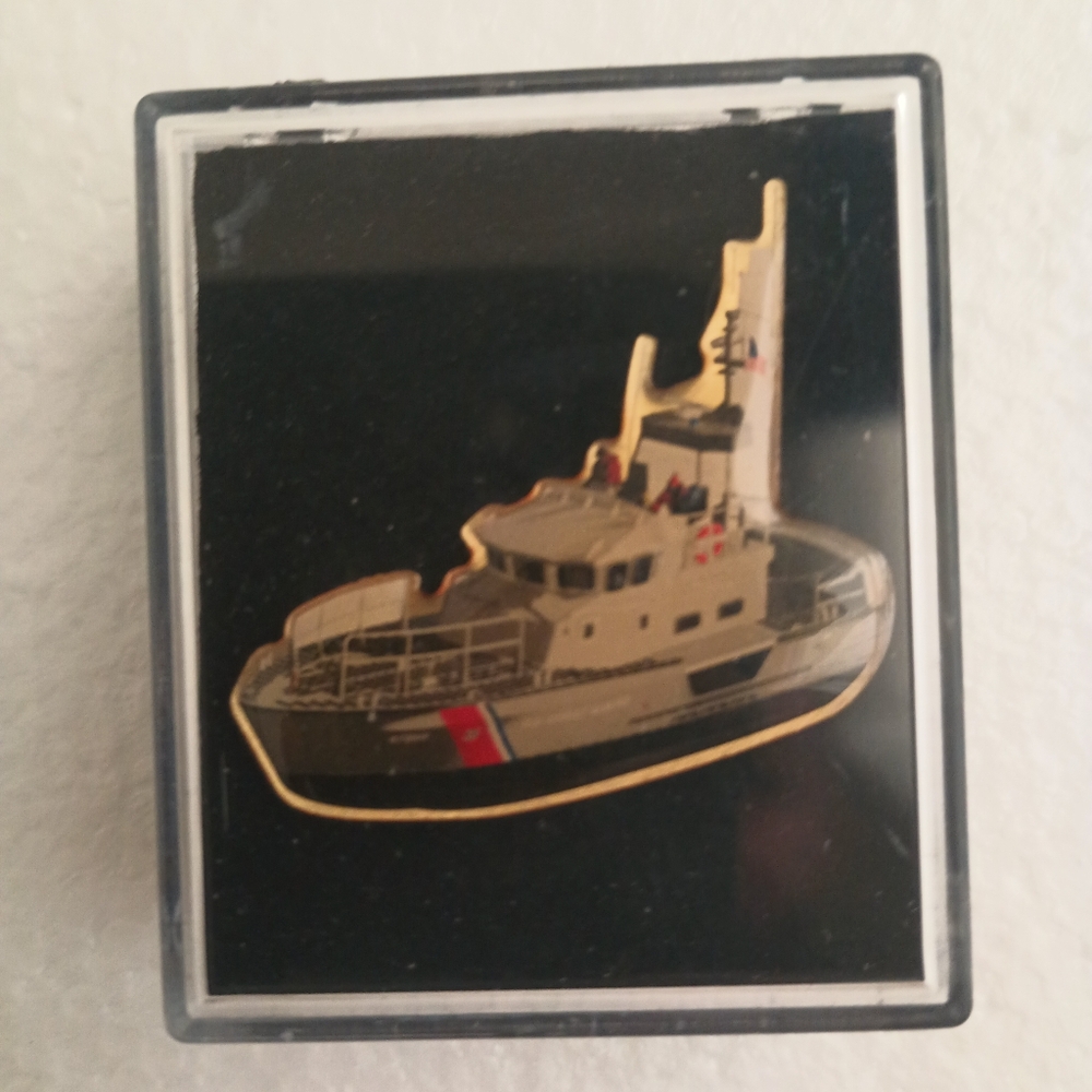 Boat pin